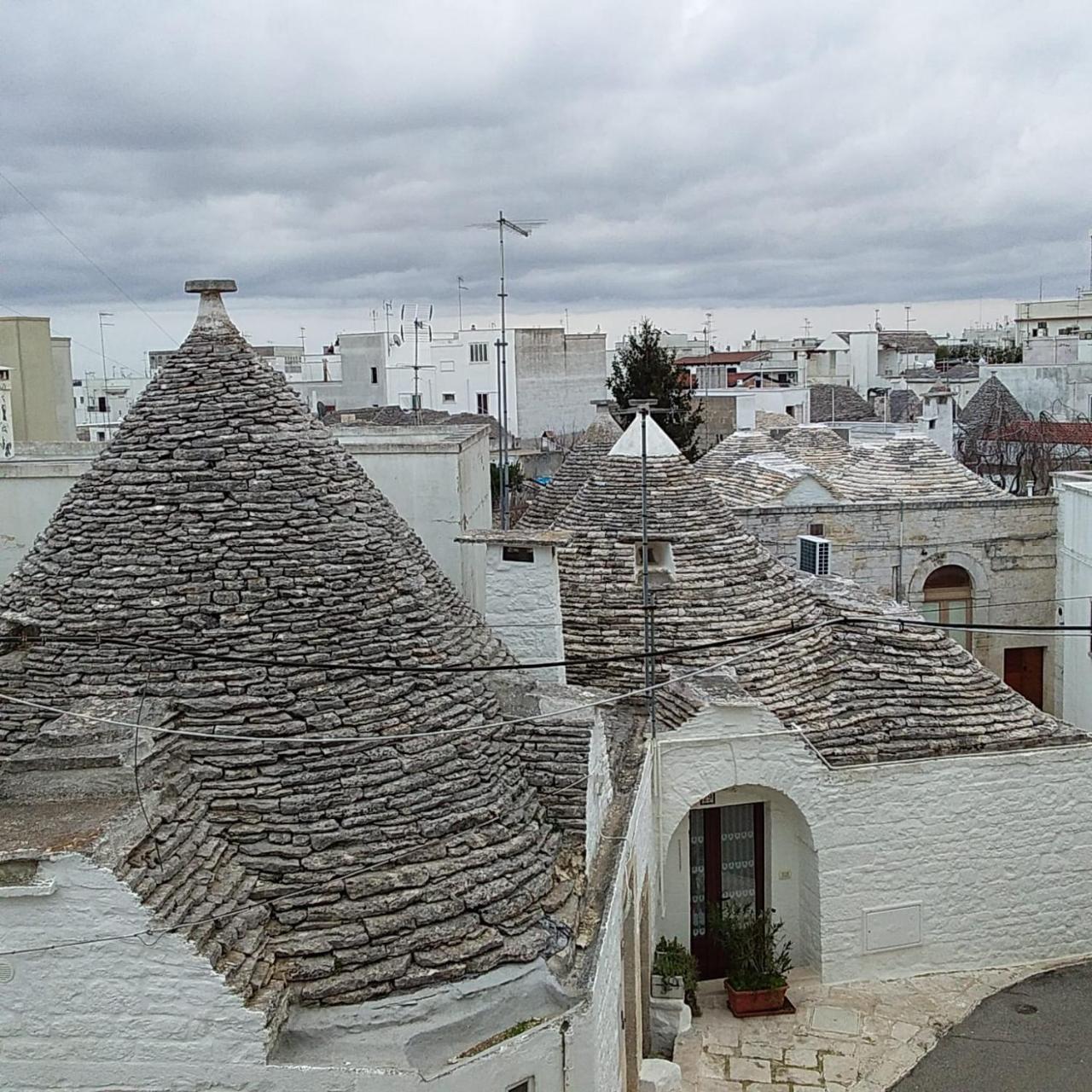 Trulli Antichi Mestieri - Widespread Trulli In The Historic Center Альберобелло Экстерьер фото